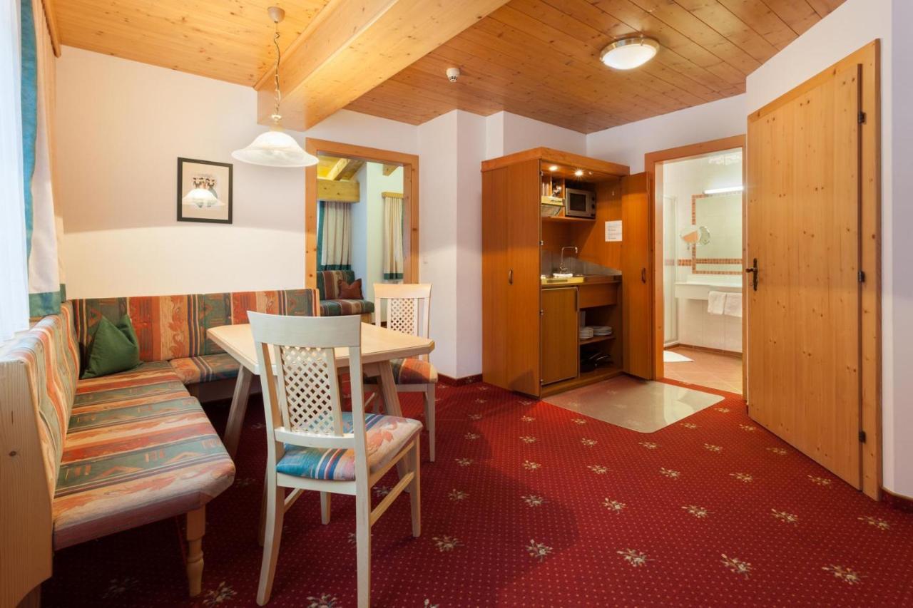 Hotel Pinzger 图克斯 外观 照片