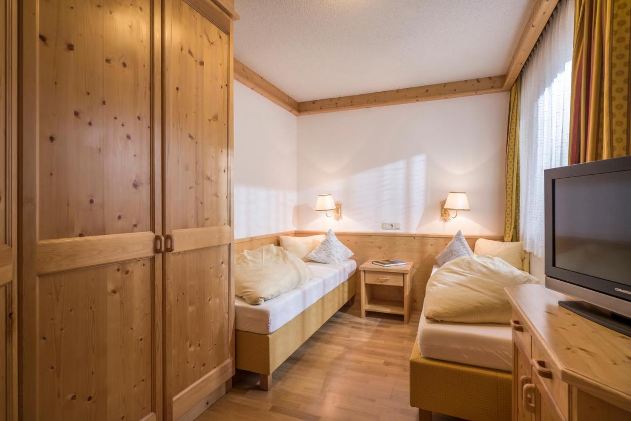 Hotel Pinzger 图克斯 外观 照片