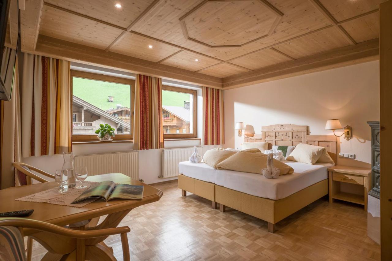 Hotel Pinzger 图克斯 外观 照片