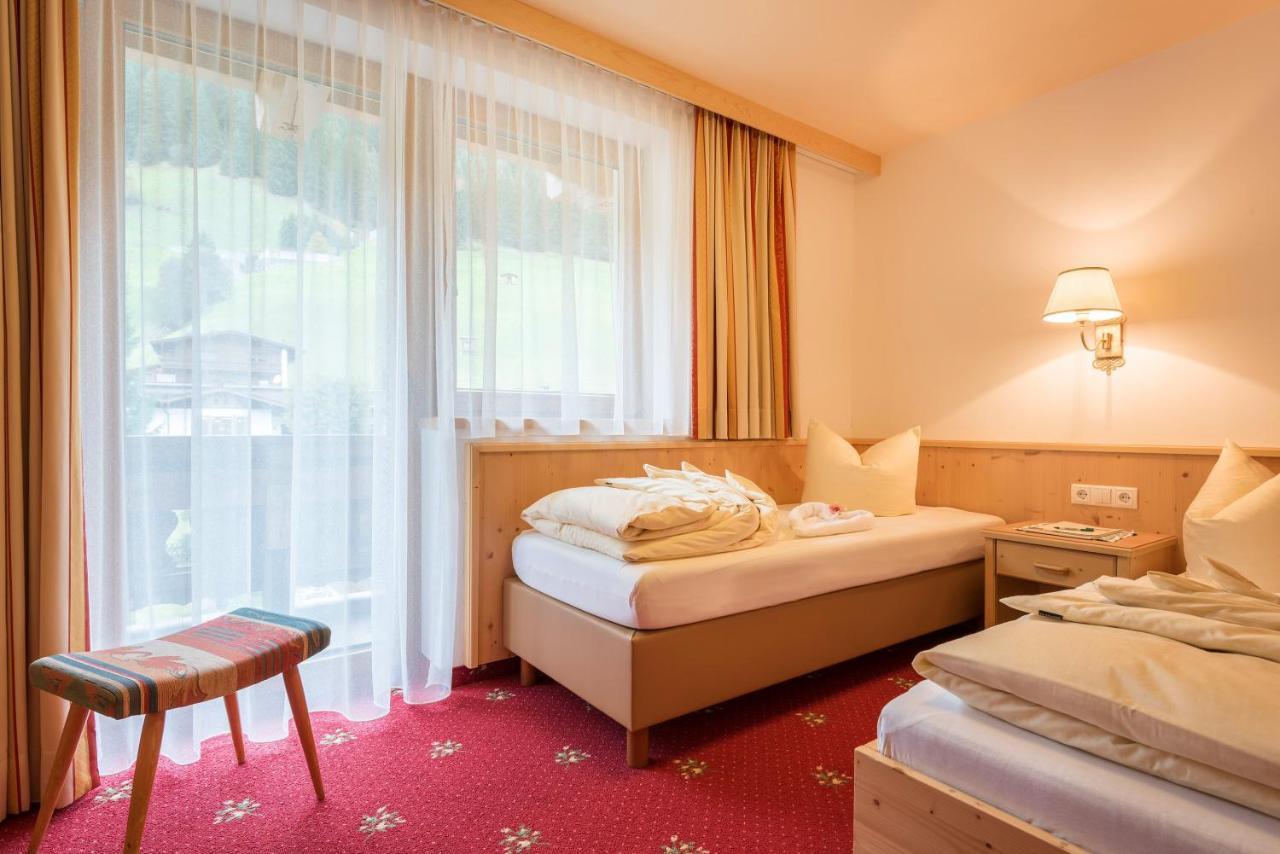 Hotel Pinzger 图克斯 外观 照片
