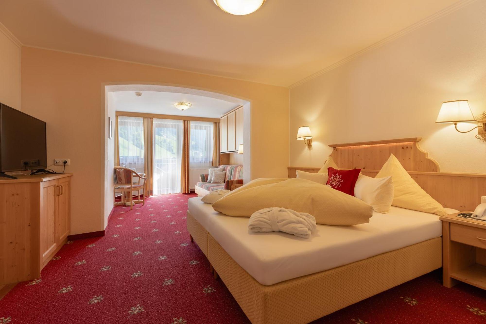Hotel Pinzger 图克斯 外观 照片