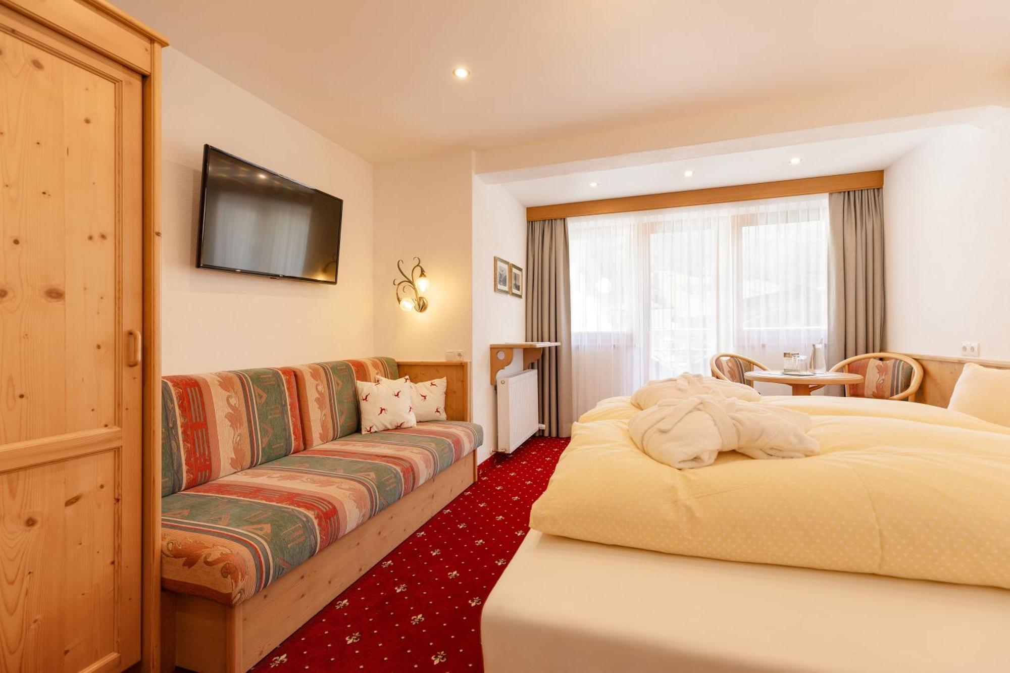 Hotel Pinzger 图克斯 外观 照片