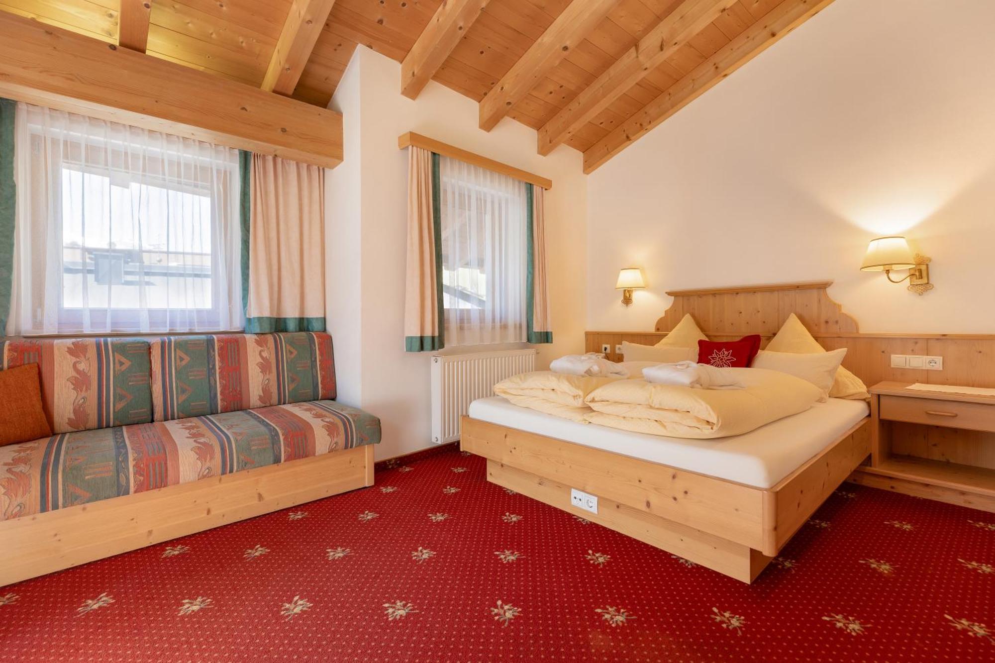 Hotel Pinzger 图克斯 外观 照片