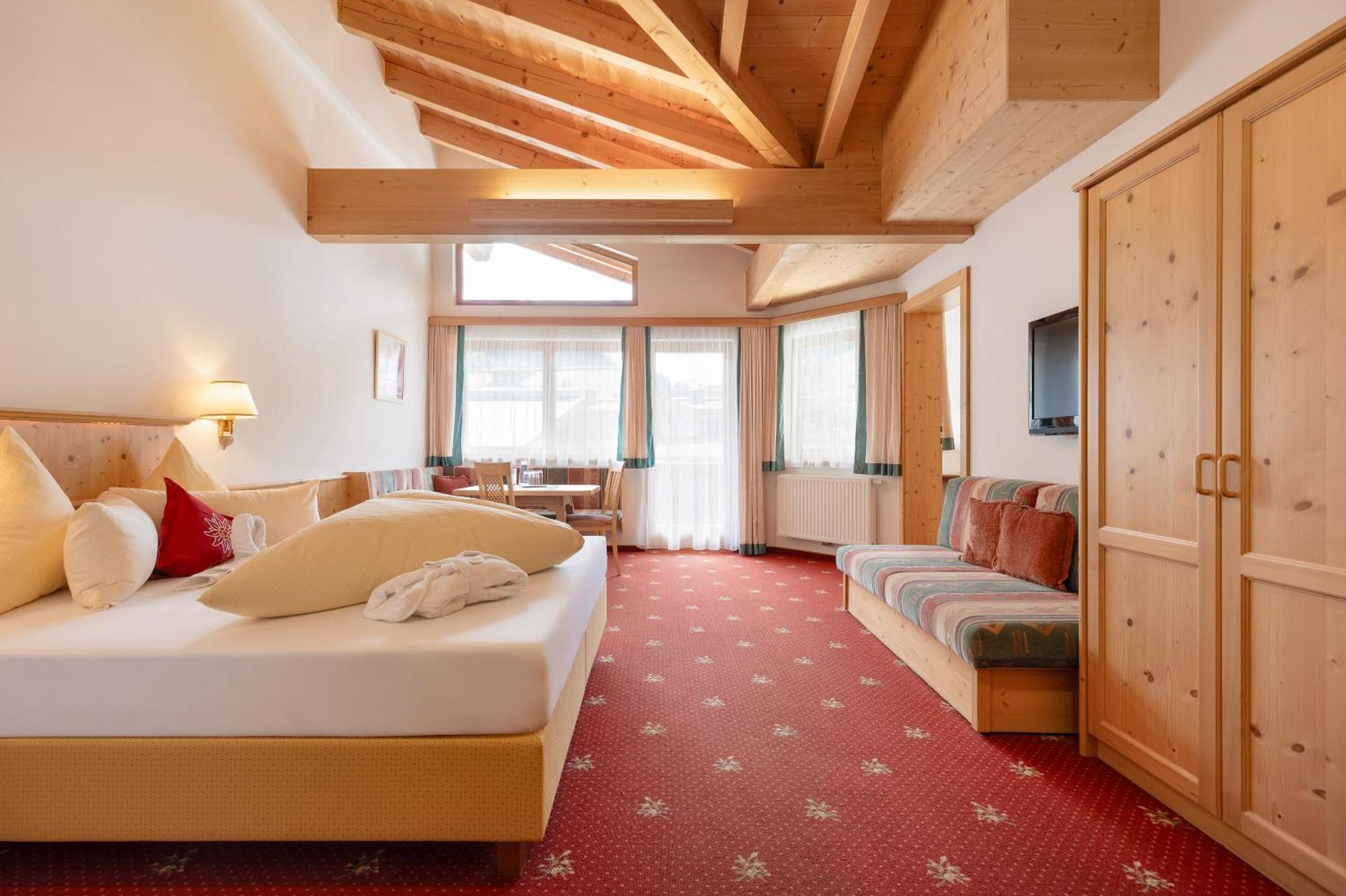 Hotel Pinzger 图克斯 外观 照片