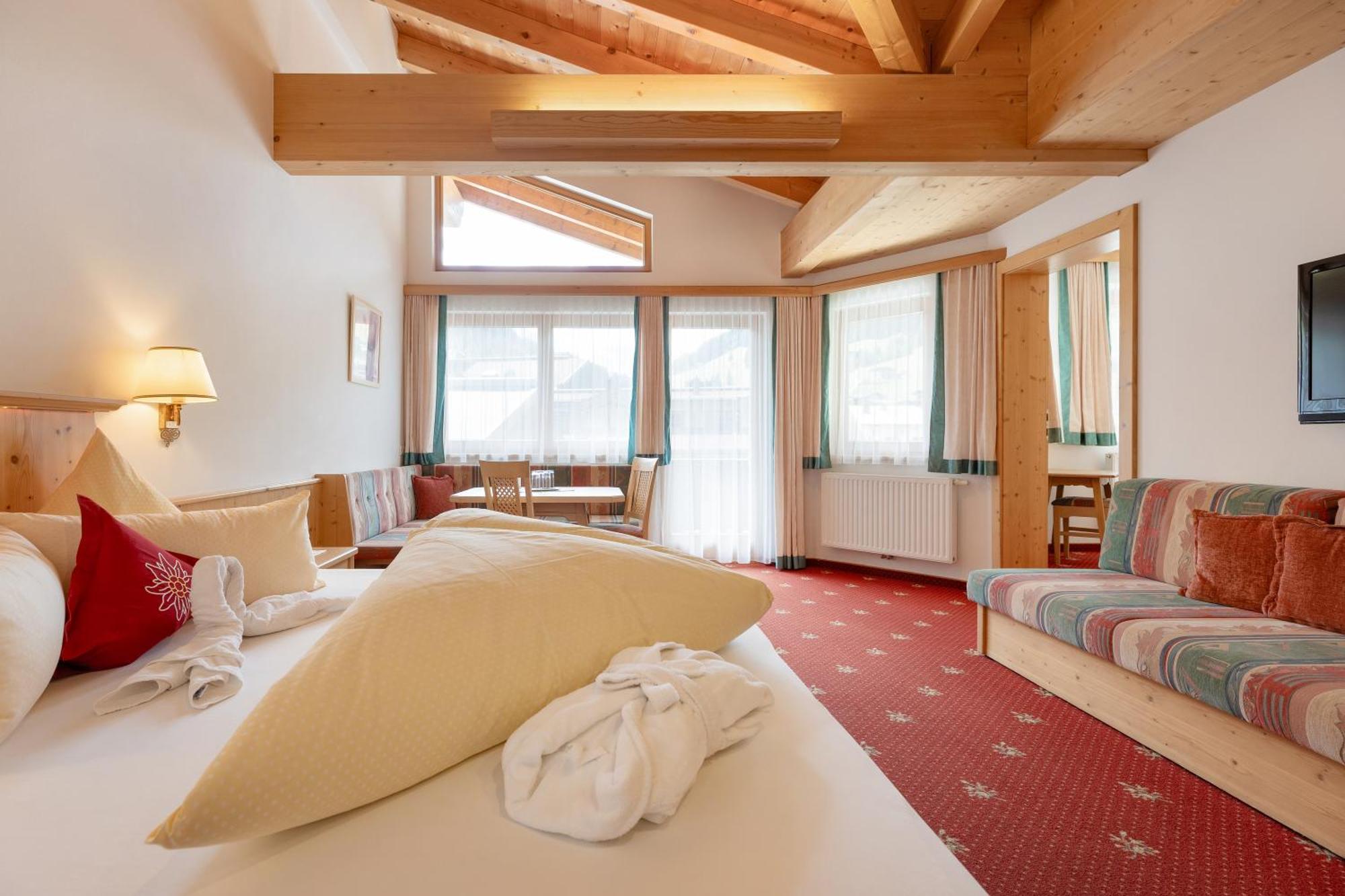 Hotel Pinzger 图克斯 外观 照片