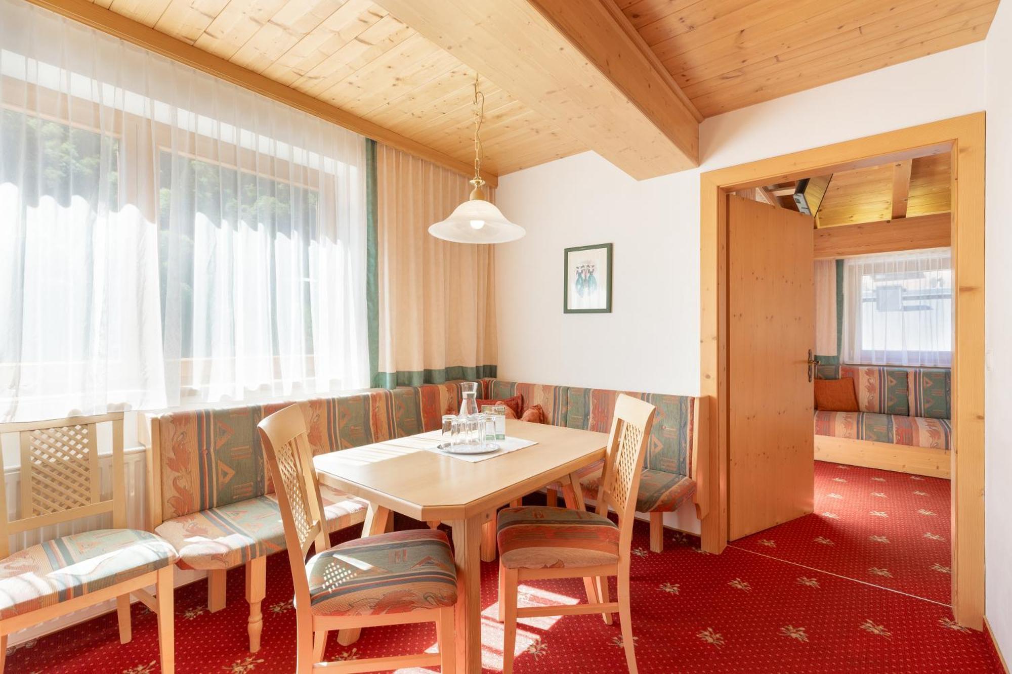 Hotel Pinzger 图克斯 外观 照片