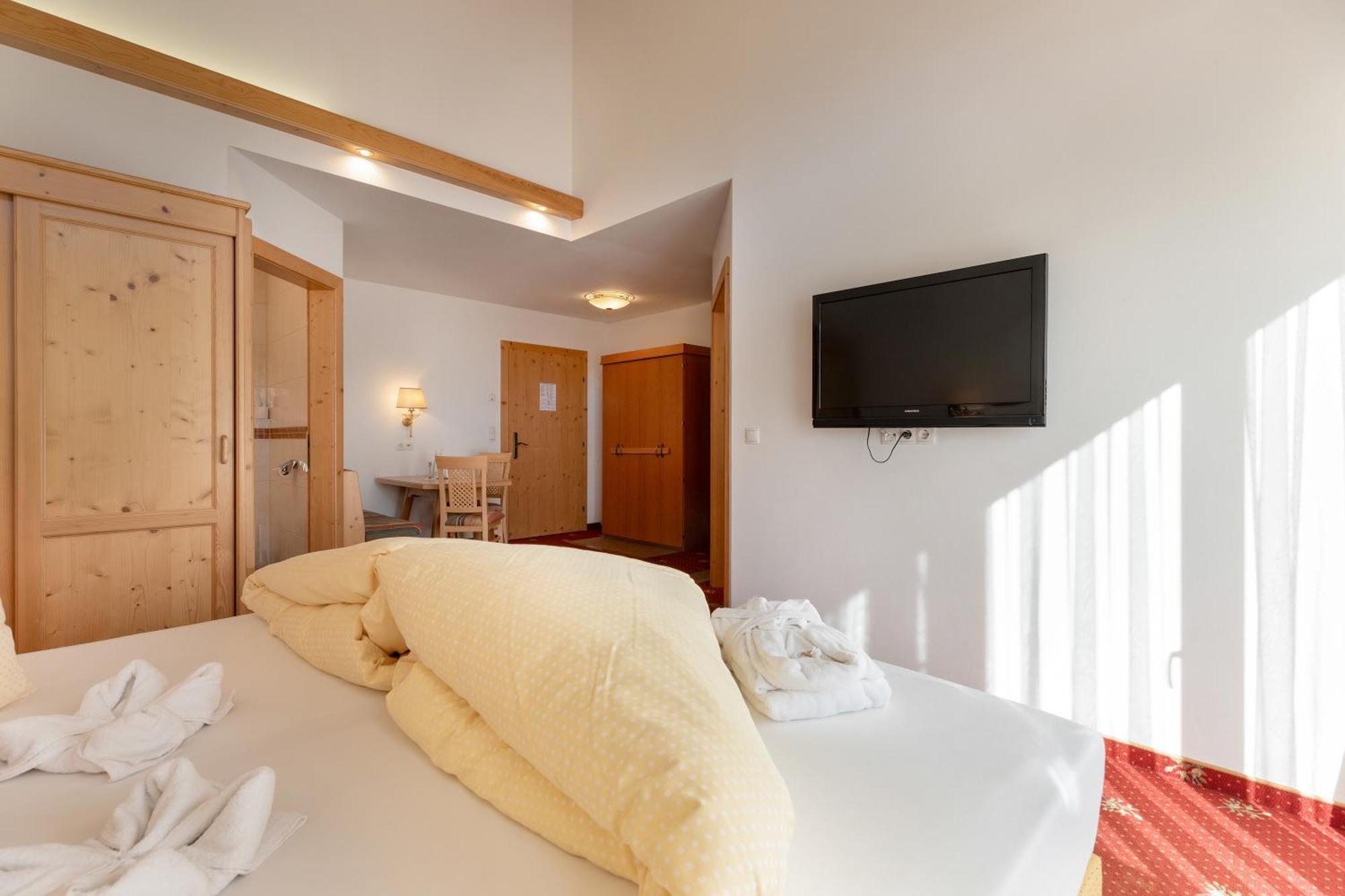 Hotel Pinzger 图克斯 外观 照片