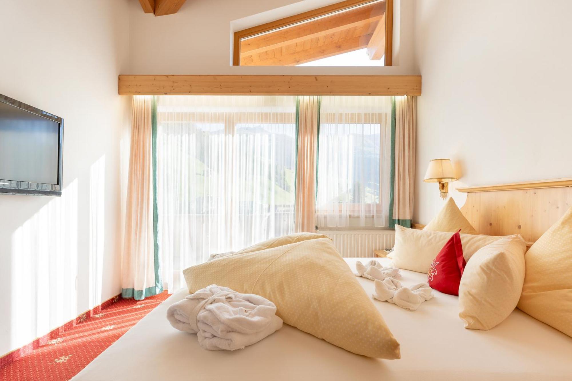 Hotel Pinzger 图克斯 外观 照片
