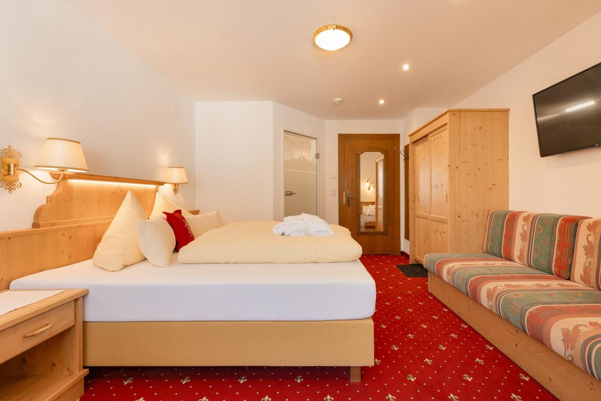 Hotel Pinzger 图克斯 外观 照片