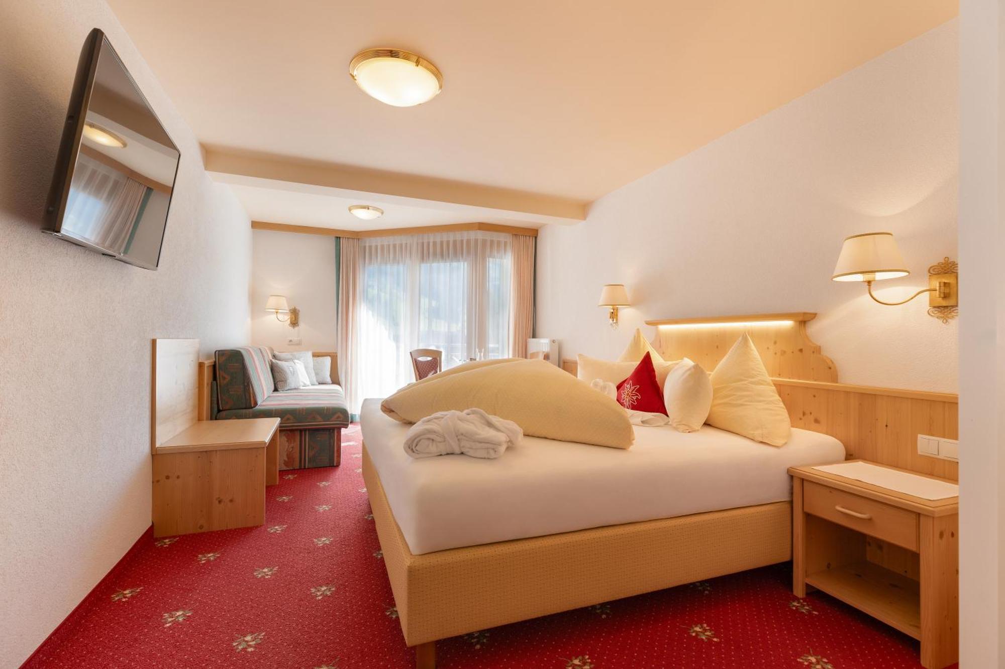 Hotel Pinzger 图克斯 外观 照片