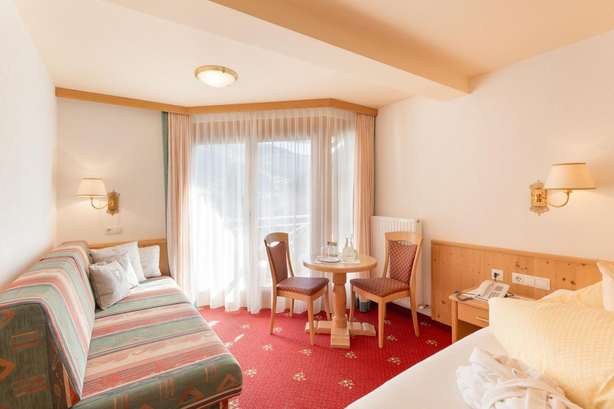 Hotel Pinzger 图克斯 外观 照片