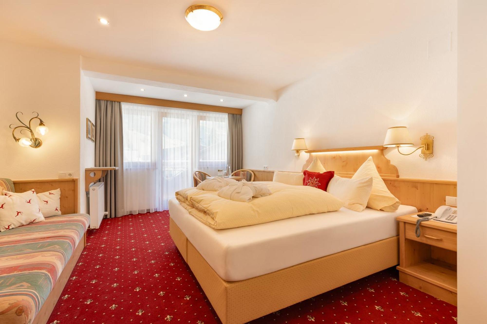 Hotel Pinzger 图克斯 外观 照片