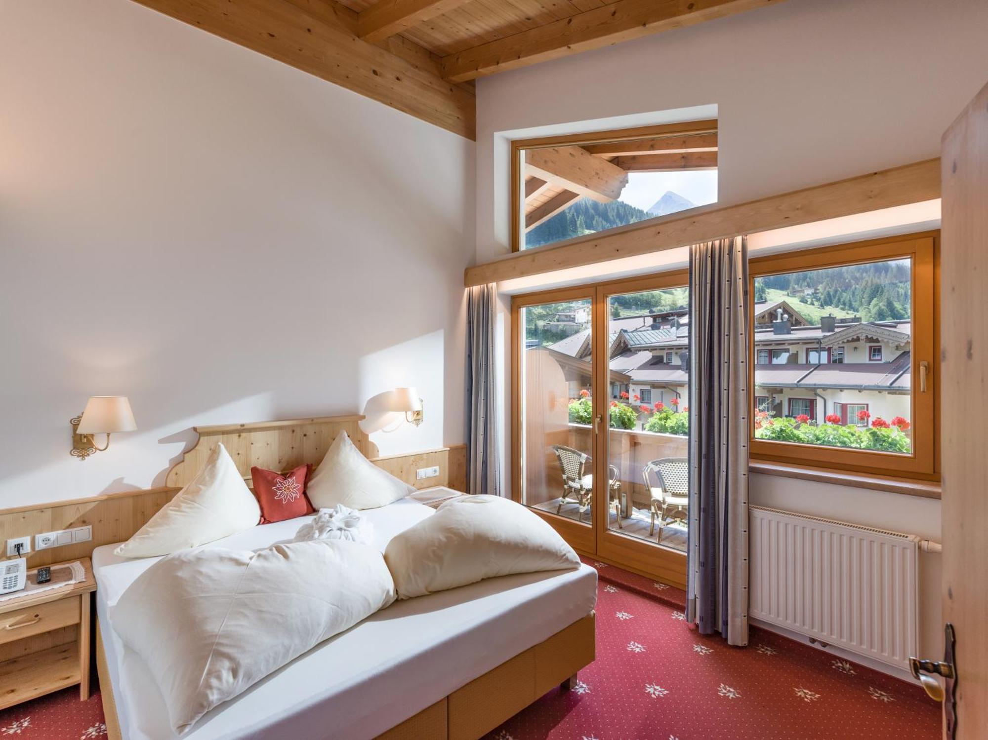 Hotel Pinzger 图克斯 外观 照片